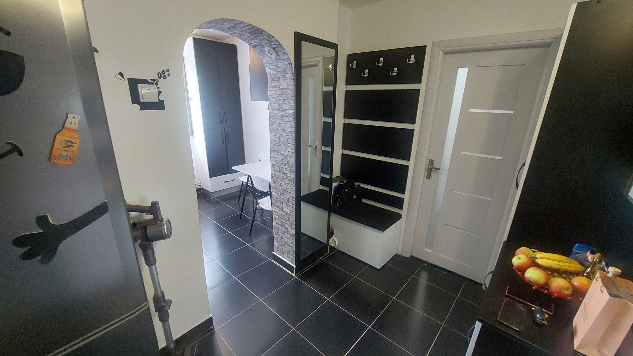 Apartament doua camere semidecomandat, 50 mp, Rovine zona Liceul Basarab