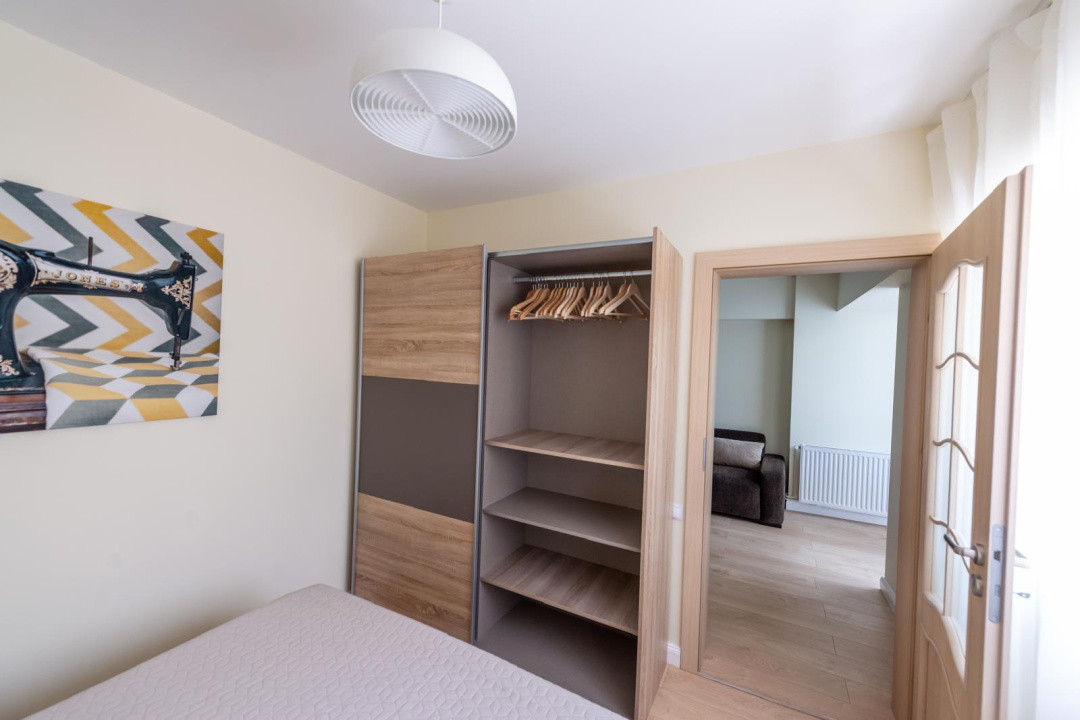 Apartament 3 camere, decomandat, 74mp, Calea Bucuresti, zona KFC