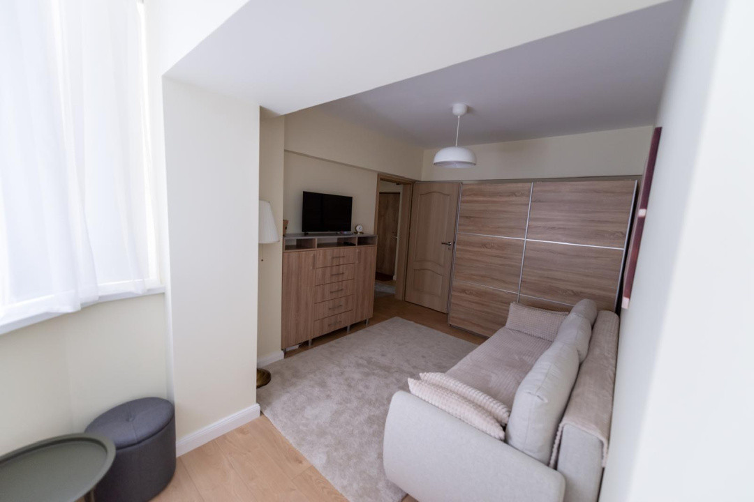 Apartament 3 camere, decomandat, 74mp, Calea Bucuresti, zona KFC