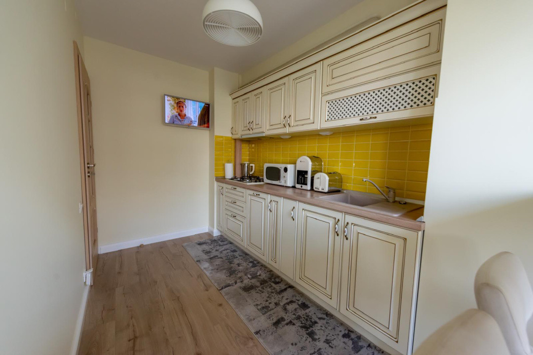 Apartament 3 camere, decomandat, 74mp, Calea Bucuresti, zona KFC