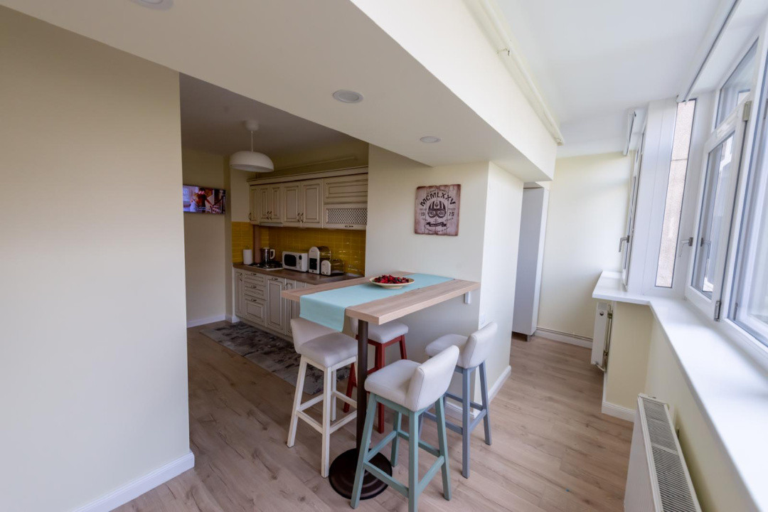Apartament 3 camere, decomandat, 74mp, Calea Bucuresti, zona KFC
