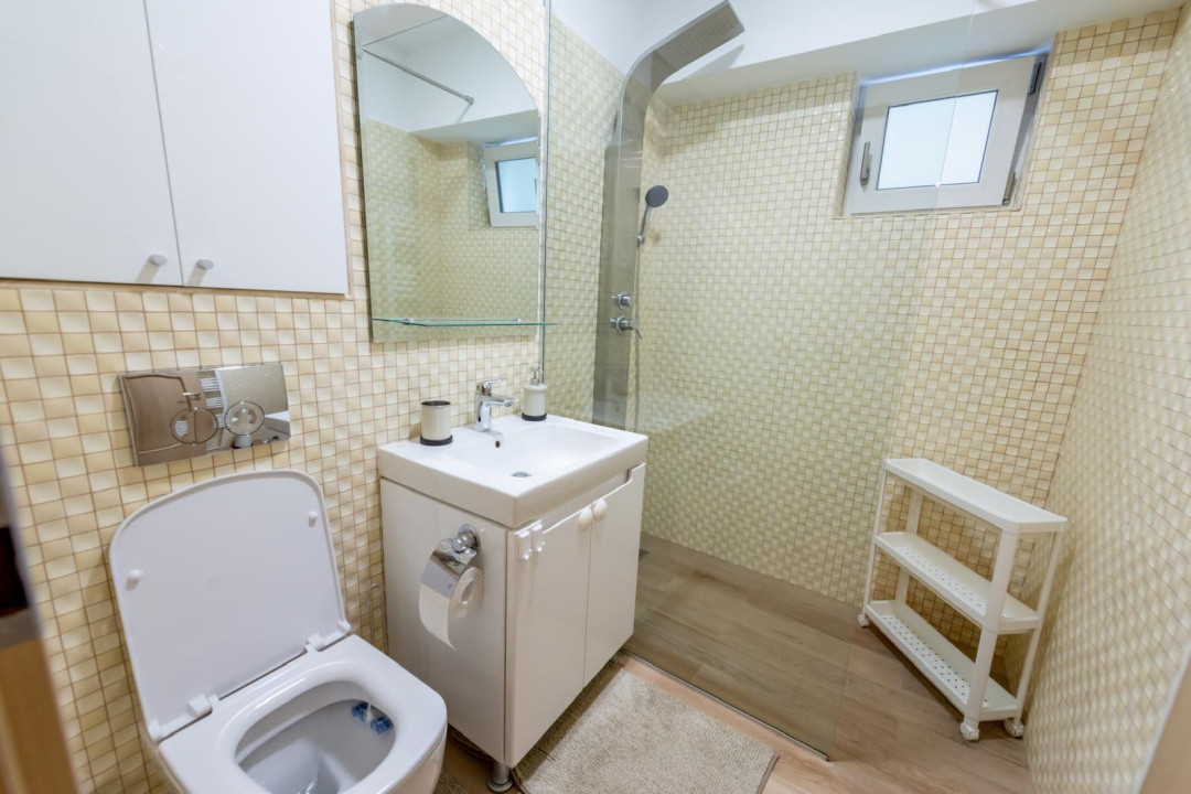 Apartament 3 camere, decomandat, 74mp, Calea Bucuresti, zona KFC