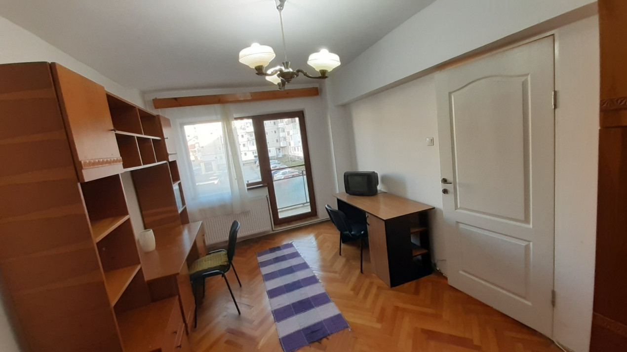 Apartament decomandat de inchiriat , 47 mp , zona Strand 