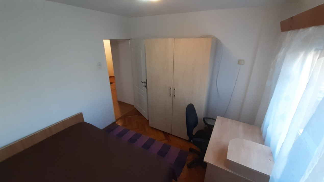 Apartament decomandat de inchiriat , 47 mp , zona Strand 