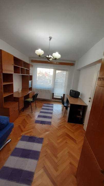 Apartament decomandat de inchiriat , 47 mp , zona Strand 