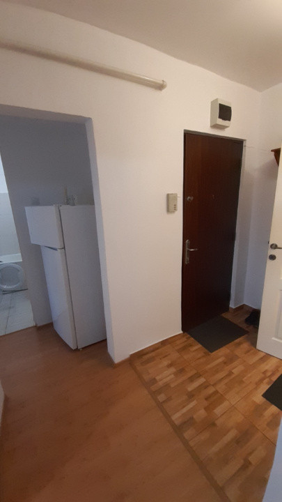 Apartament decomandat de inchiriat , 47 mp , zona Strand 