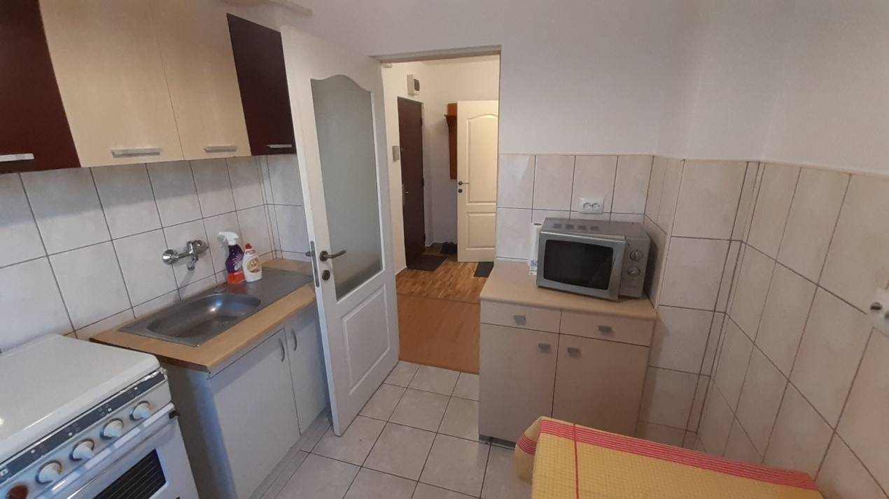 Apartament decomandat de inchiriat , 47 mp , zona Strand 