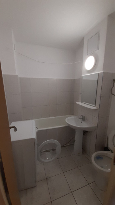 Apartament decomandat de inchiriat , 47 mp , zona Strand 