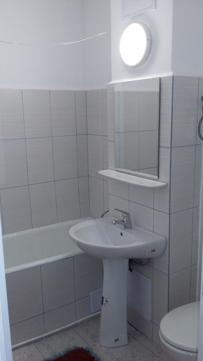 Apartament decomandat de inchiriat , 47 mp , zona Strand 