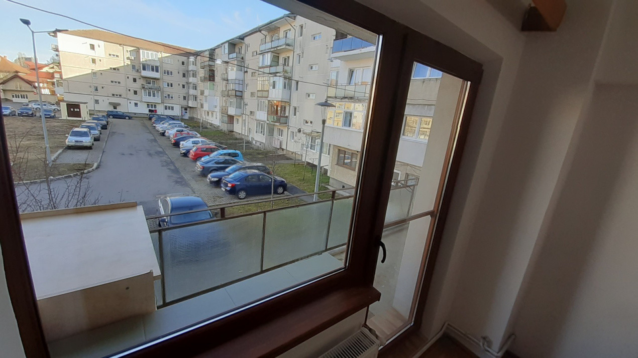 Apartament decomandat de inchiriat , 47 mp , zona Strand 