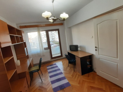 Apartament decomandat de inchiriat , 47 mp , zona Strand 