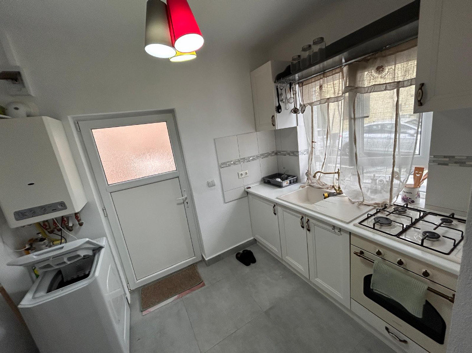 Închiriez Apartament la casa , Central 