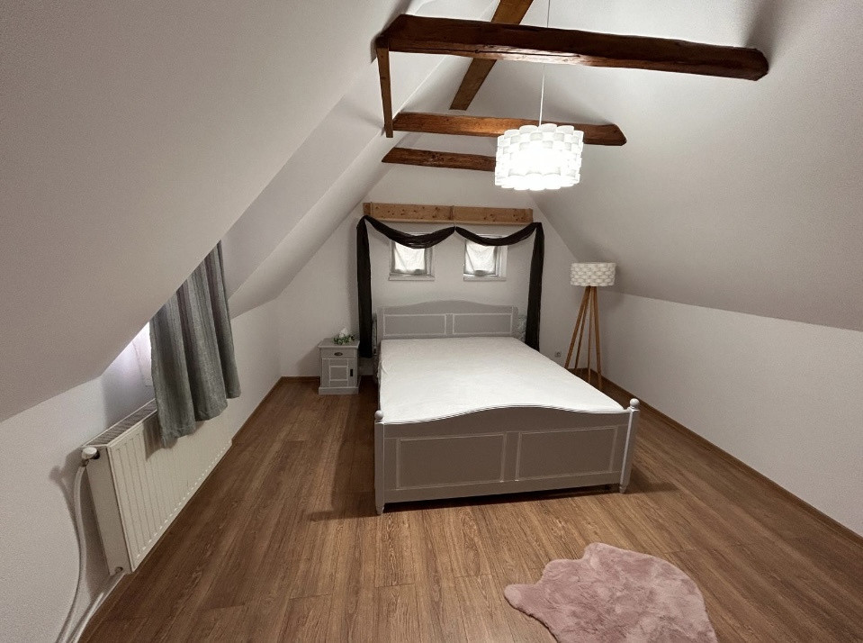 Închiriez Apartament la casa , Central 