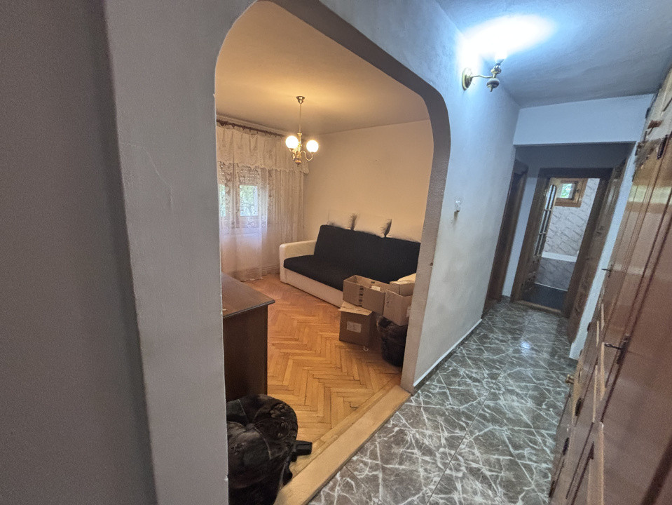 Apartament 3 camere  de vanzare