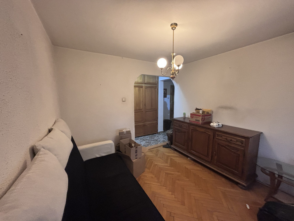 Apartament 3 camere  de vanzare