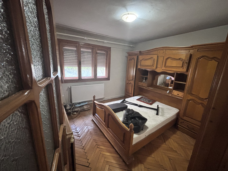 Apartament 3 camere  de vanzare