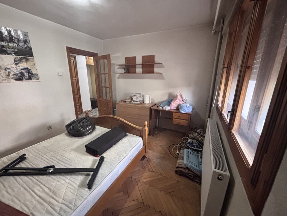 Apartament 3 camere  de vanzare
