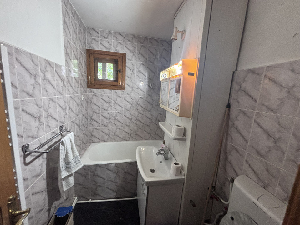 Apartament 3 camere  de vanzare