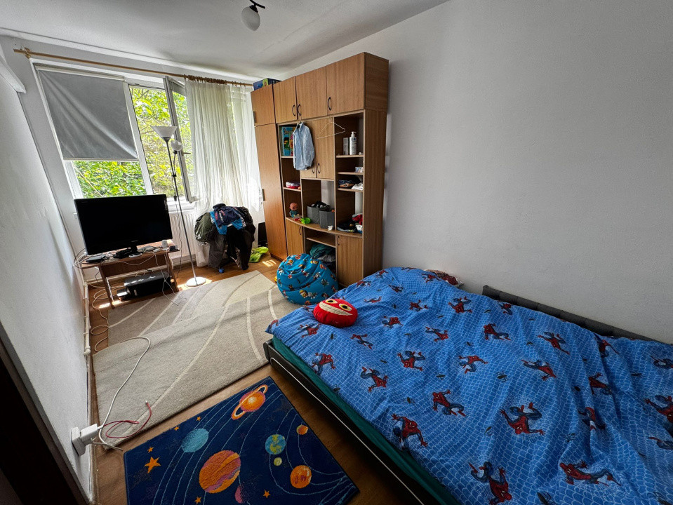 Apartament 2 camere, decomandat, 49mp, Rovine, zona Dezrobirii. 