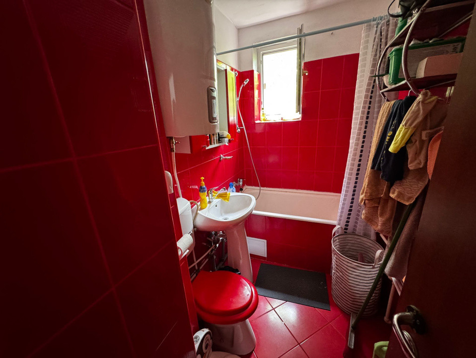 Apartament 2 camere, decomandat, 49mp, Rovine, zona Dezrobirii. 