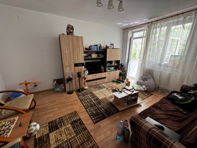 Apartament 2 camere, decomandat, 49mp, Rovine, zona Dezrobirii. 
