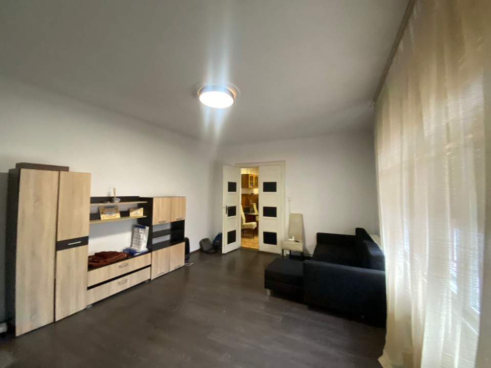 Apartament 2 camere, decomandat, ultracentral, etaj 1, str Independenței