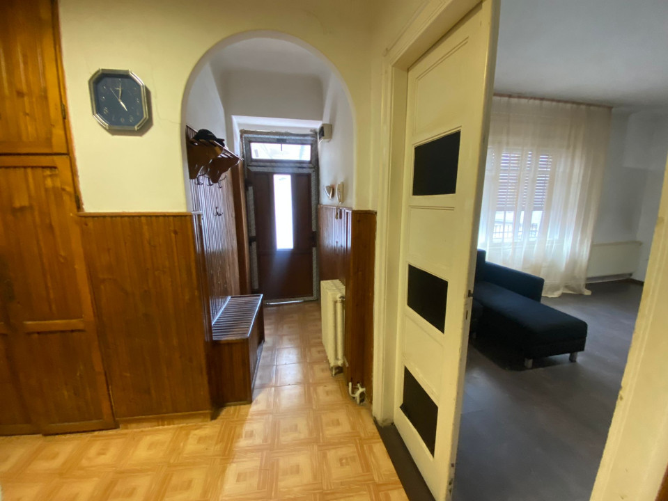 Apartament 2 camere, decomandat, ultracentral, etaj 1, str Independenței