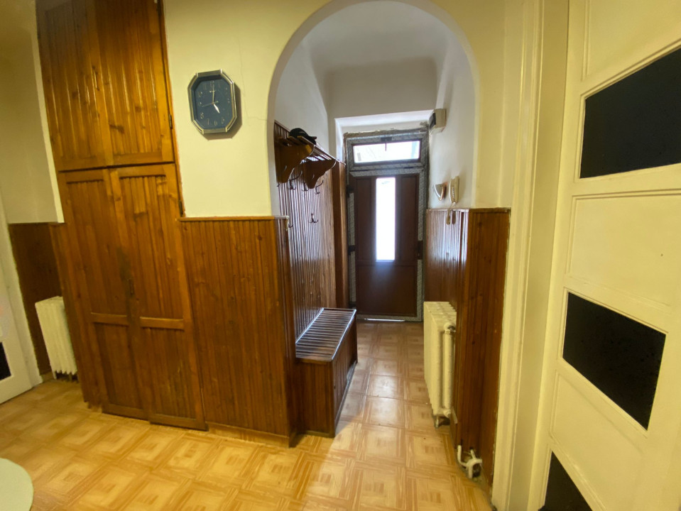 Apartament 2 camere, decomandat, ultracentral, etaj 1, str Independenței