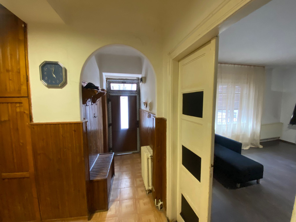 Apartament 2 camere, decomandat, ultracentral, etaj 1, str Independenței