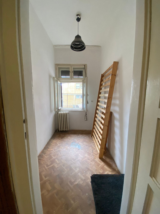 Apartament 2 camere, decomandat, ultracentral, etaj 1, str Independenței