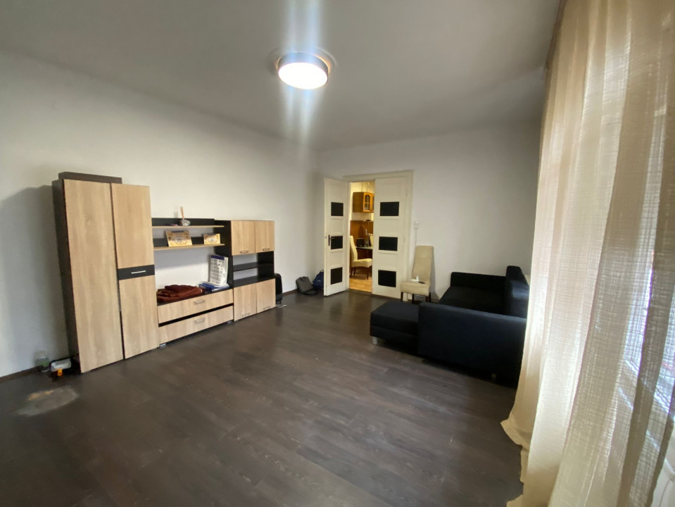 Apartament 2 camere, decomandat, ultracentral, etaj 1, str Independenței