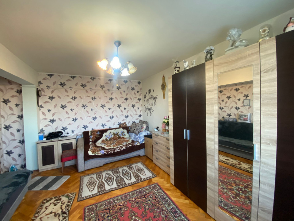 Apart 2camere, decomandat, 61mp utili, etaj 7din7, bloc cu lift, str.B-dul Dacia