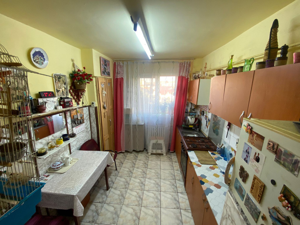 Apart 2camere, decomandat, 61mp utili, etaj 7din7, bloc cu lift, str.B-dul Dacia