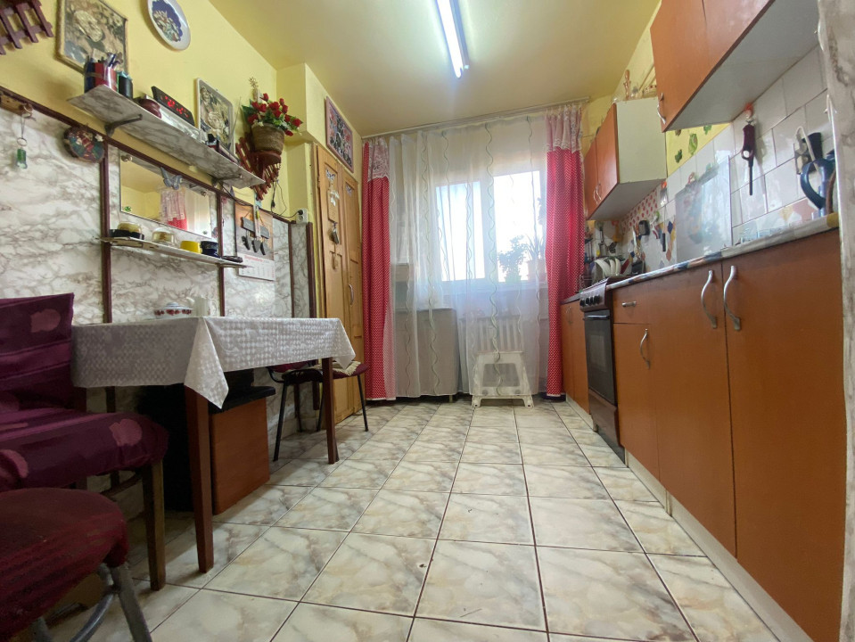 Apart 2camere, decomandat, 61mp utili, etaj 7din7, bloc cu lift, str.B-dul Dacia