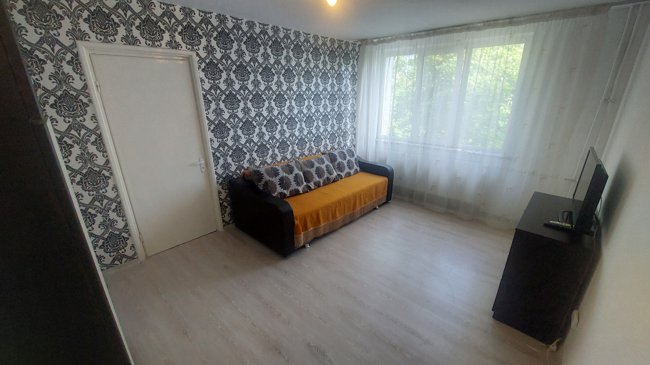 Apartament doua camere semidecomandat, etajul 3, Calea Bucuresti zona Institut