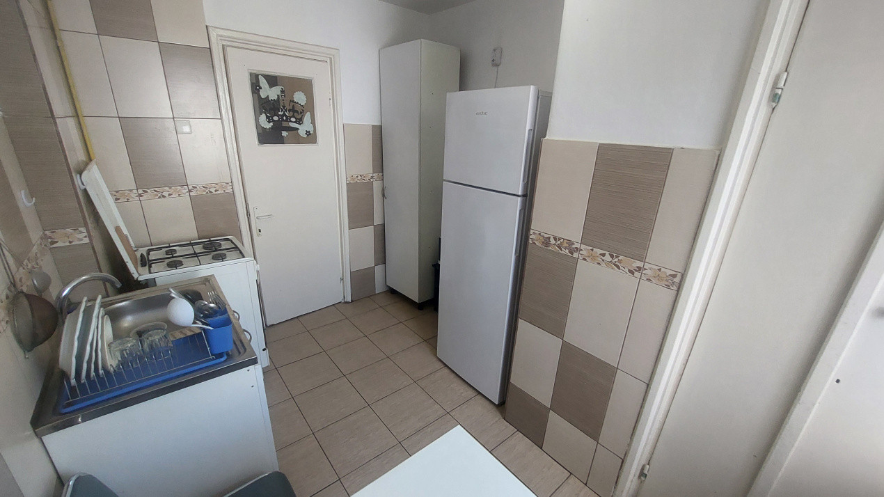 Apartament doua camere semidecomandat, etajul 3, Calea Bucuresti zona Institut