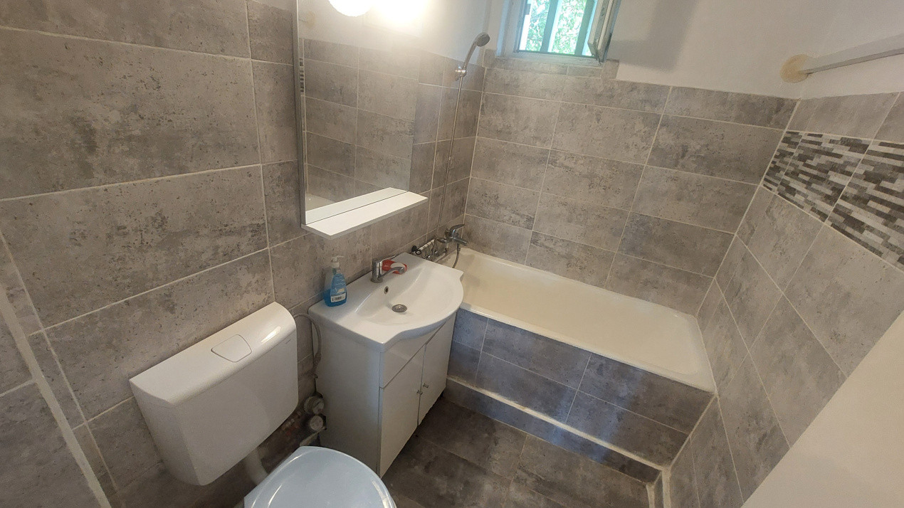Apartament doua camere semidecomandat, etajul 3, Calea Bucuresti zona Institut