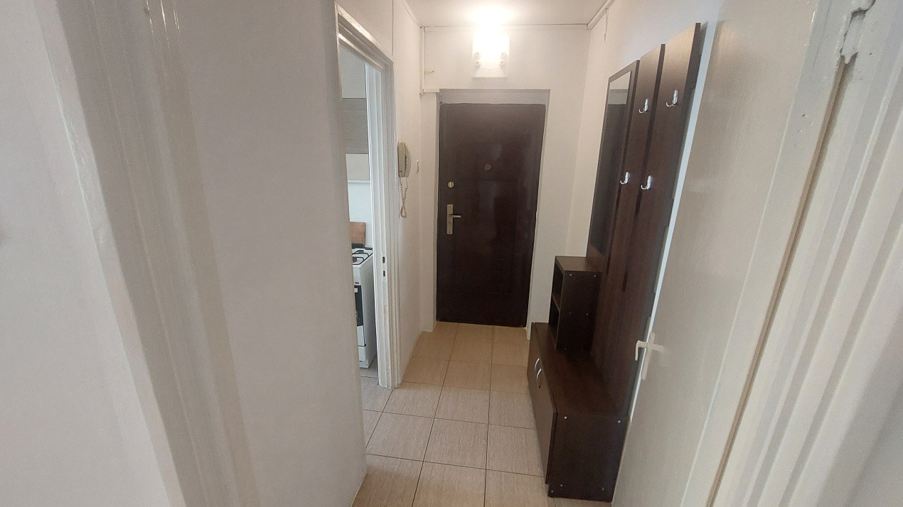 Apartament doua camere semidecomandat, etajul 3, Calea Bucuresti zona Institut