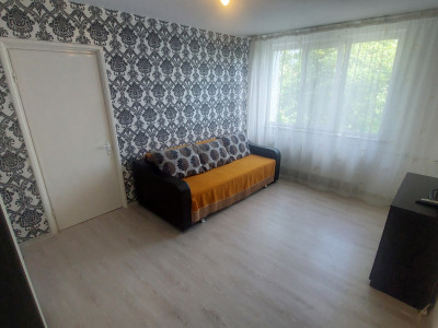 Apartament doua camere semidecomandat, etajul 3, Calea Bucuresti zona Institut
