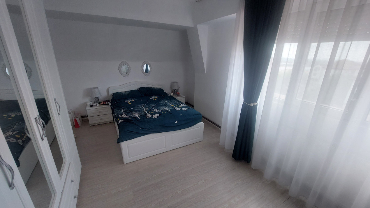 Apartament doua camere decomandat, mansarda, Craiovita zona Promenada