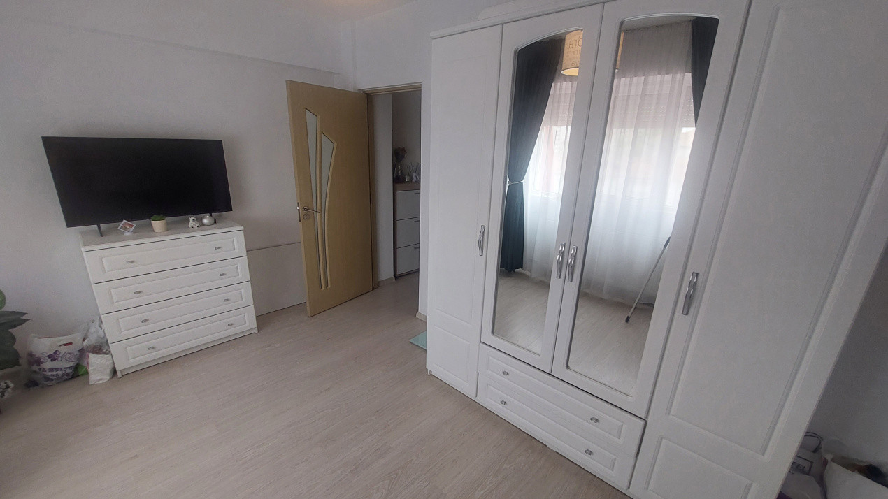 Apartament doua camere decomandat, mansarda, Craiovita zona Promenada
