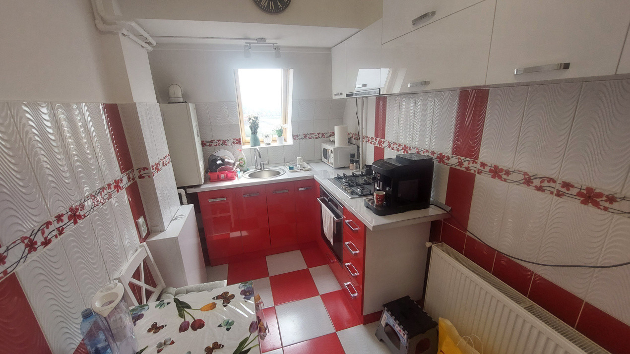 Apartament doua camere decomandat, mansarda, Craiovita zona Promenada