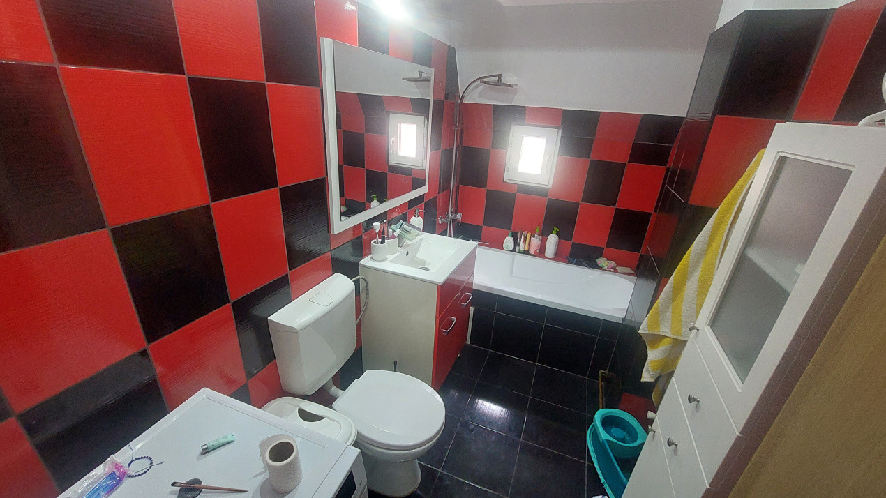 Apartament doua camere decomandat, mansarda, Craiovita zona Promenada