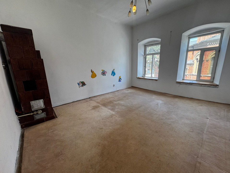 Apartament 2 camere, semidecomandat,45mp+ beci 27mp, Centru, zona Lipscani. 