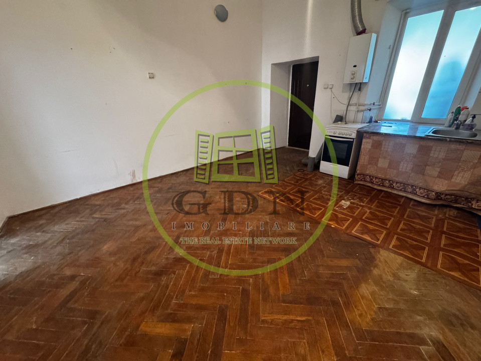 Apartament 2 camere, semidecomandat,45mp+ beci 27mp, Centru, zona Lipscani. 