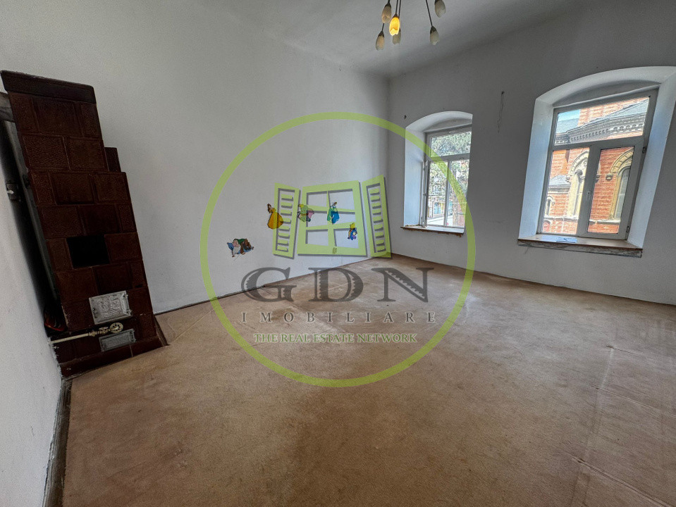 Apartament 2 camere, semidecomandat,45mp+ beci 27mp, Centru, zona Lipscani. 
