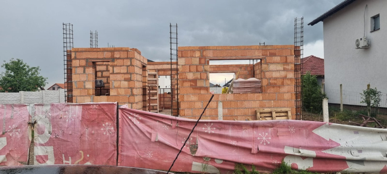Duplex 130 mp, Curte și vedere  panoramica– Cristian, în Construcție