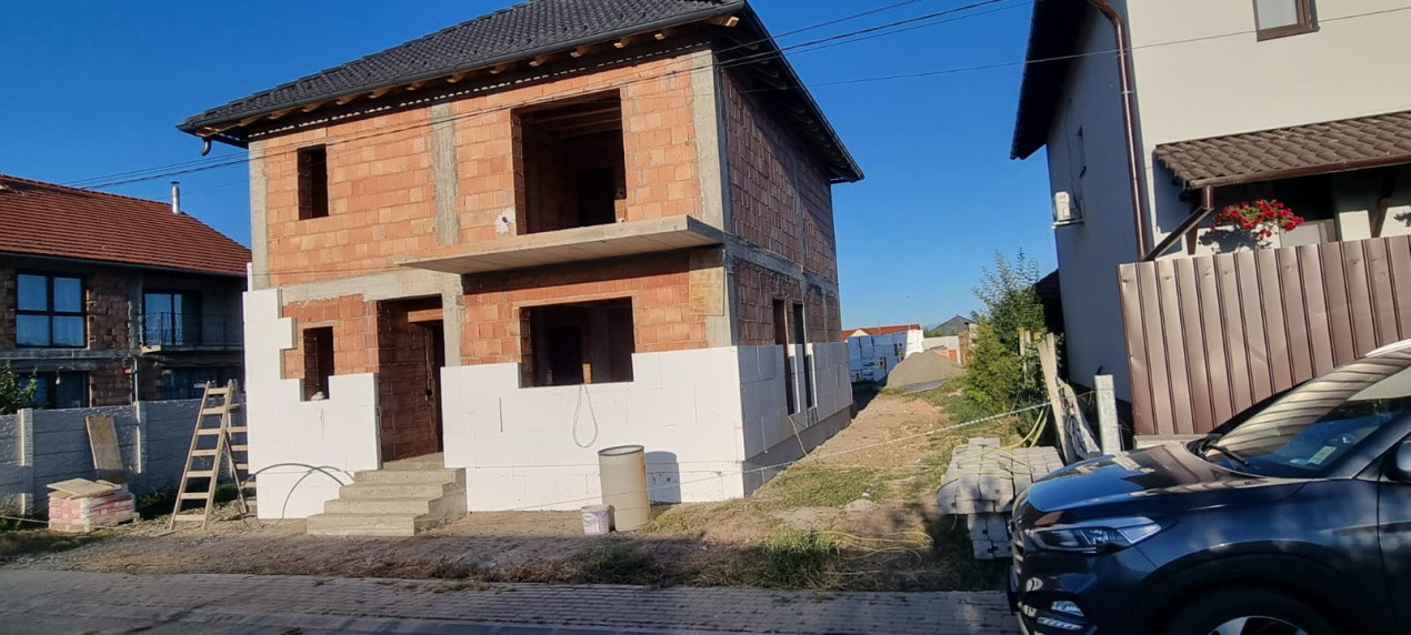 Duplex 130 mp, Curte și vedere  panoramica– Cristian, în Construcție