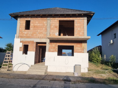 Duplex 130 mp, Curte și vedere  panoramica– Cristian, în Construcție