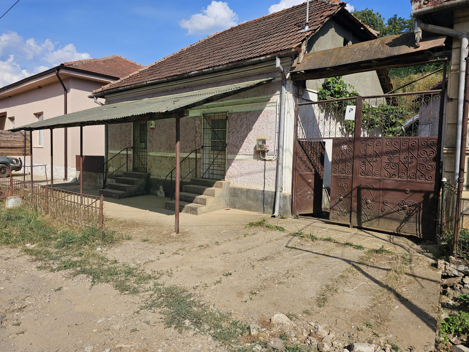 Casa de vacanta cu 4 camere + teren suprafata 2.043 mp, Calugari, Bihor